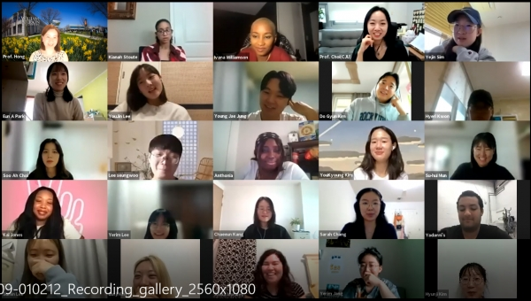 청주대 라이프아카데미 학생과 미국 윌리엄패터슨 대학 학생이 온라인 Zoom을 통해 화상회의를 진행하고 있다. 사진=청주대 제공