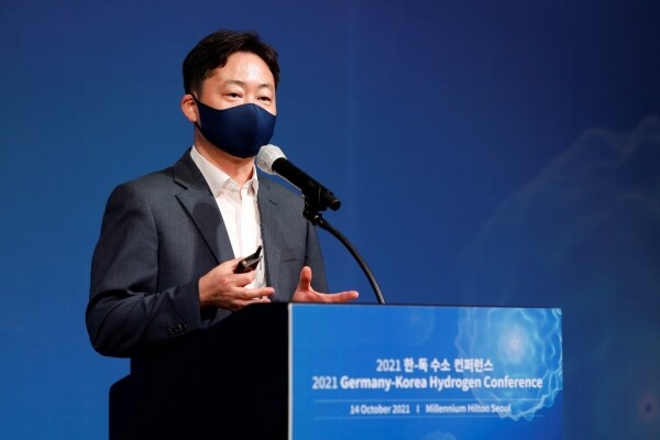 김창희 KENTECH 수소에너지 트랙 교수가 한국의 그린수소생산기술 개발현황에 대해 발표하고 있다. 사진=KENTECH