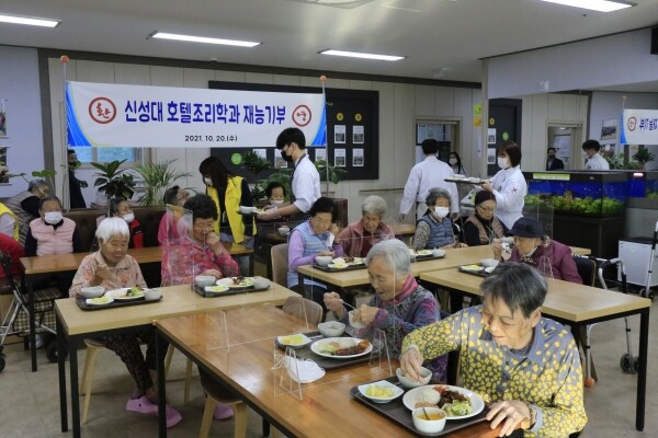 지역 어르신들이