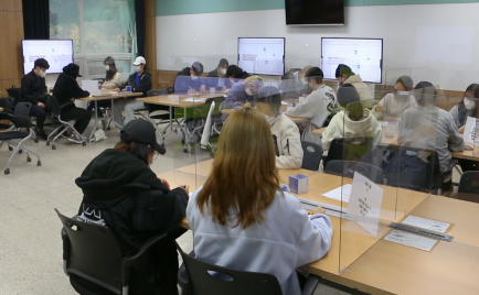 한국영상대 학생들이 학생학습공동체 중간간담회를 갖고 있다. 사진=한국영상대 제공