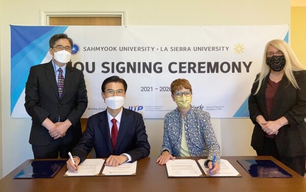 지난 [사진1] 왼쪽부터 삼육대 양재욱 국제교육원장, 김일목 총장, 라시에라대 조이 페르 총장, 에이프릴 서밋 부총장