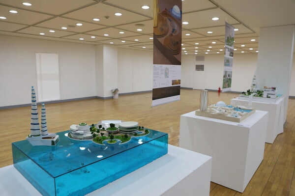  지난 9월 상명대 디자인관 상명갤러리에 전시된 인더스트리얼디자인전공 학생들의 졸업작품들. 사진=상명대 제공