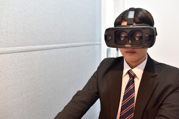 인천재능대 학생이 AI One-Stop 취업지원센터에서 AI를 활용한 취업역량강화 교육을 받고 있다. 사진=인천재능대 제공