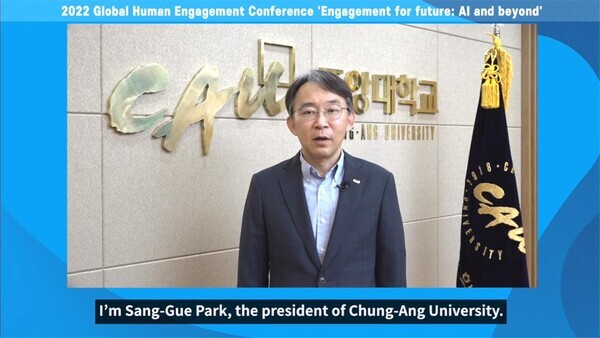 박상규 중앙대 총장이 유튜브로 생중계 된 ‘2022 Global Human Engagement Conference’에서 축사를 하고 있다. 사진=중앙대 제공