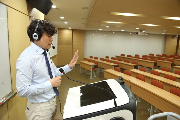 경인교대와 고려대, 국민대, 목원대, 순천향대, 영남대 등 6개 일반대학이 100% 온라인 석사과정을 운영한다. 교육부는 원격대학이 아닌 일반대학에서 전체 학위과정을 100% 온라인으로 운영할 수 있는 ‘일반대학 온라인 학위과정’ 운영대학으로 이들 6개 대학과 7개 석사과정을 선정했다고 밝혔다. 사진=대학저널DB 