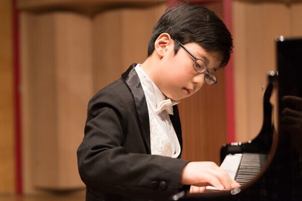 건국대 음악영재교육원에서 교육을 받은 학생이 피아노를 연주하고 있다. 사진=건국대 제공
