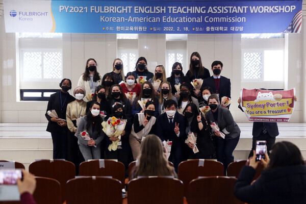 풀브라이트 ETA 프로그램 워크숍을 마친 연수생들이 기념촬영을 하고 있다. 사진=중원대 제공