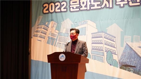 안남일 고려대 세종캠퍼스 교수가 문화도시 추진위원장으로 위촉된 후 향후 계획을 밝히고 있다. 사진=고려대 세종캠퍼스 제공