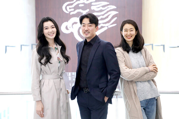 (왼쪽부터)영남이공대 모델테이너과 양혜란 교수, 안근범 교수, 이기린 교수. 사진=영남이공대 제공