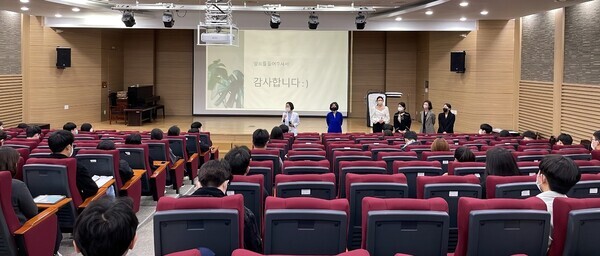 광주여대 대학원 치위생학과가 전남대 치의학전문대학원 학생들을 대상으로 실시한 특강 장면. 사진=광주여대 제공