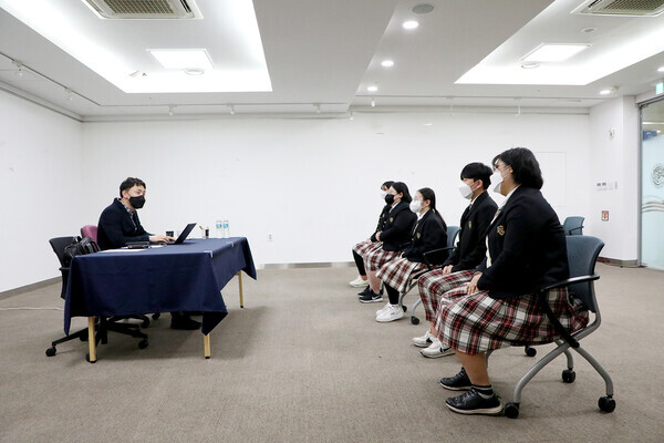 지난 6일부터 8일까지 3일동안 영남이공대 대학일자리플러스센터는 지역 마이스터고와 특성화고 학생들을 대상으로 스태츠칩팩코리아의 면접을 진행했다. 사진=영남이공대 제공