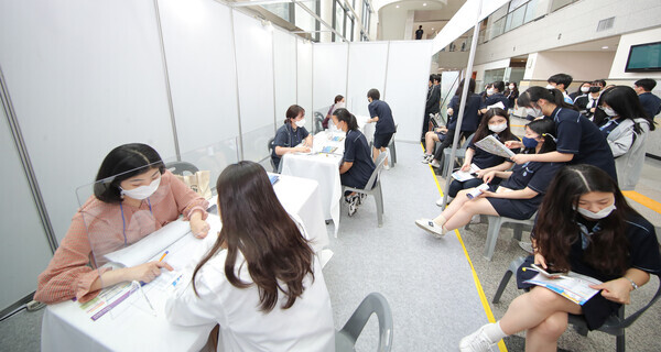 지난해 전북대가 주관한 고교생 초청 진로진학박람회 모습. 사진=전북대 제공