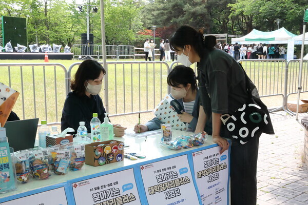 서울여대가 마련한  ‘찾아가는 대학일자리플러스사업단 진로취업상담’ 모습. 사진=서울여대 제공