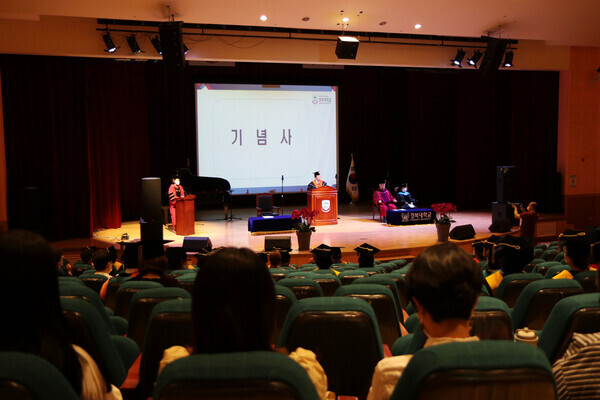 김경복 경복대 총장직무대행이 지난 3일  ‘경복대 개교 30주년 기념식 및 우당대상 수여식’에서 기념사를 하고 있다. 사진=경복대 제공