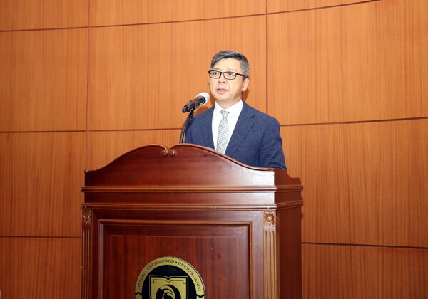  아이홍거 주한 중국대사관 교육 공사가 지난 7일 선문대에서 교직원을 대상으로 특강을 하고 있다. 사진=선문대 제공