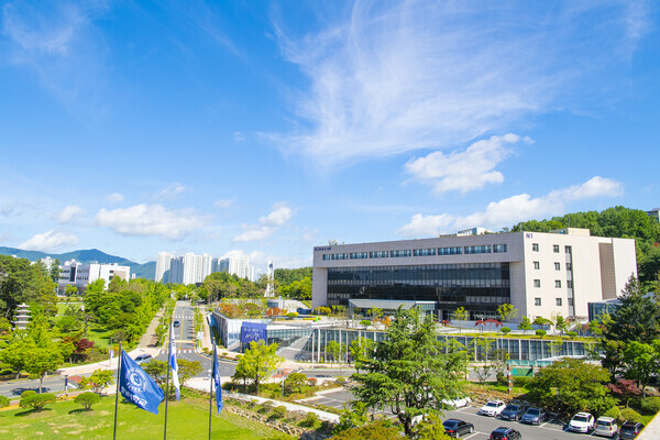 충남대 본관 전경. 사진=충남대 제공