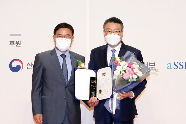 박상철(오른쪽) 호남대 총장이 