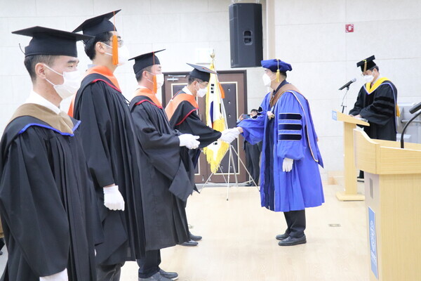 지난 18일 열린 극동대학교 2021학년도 후기 학위수여식 장면. 사진=극동대 제공