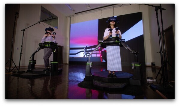 배재대 '백산관'에 위치한 X-space에서 학생들이 AR/VR 체험을 하고 있다. 사진제공=배재대