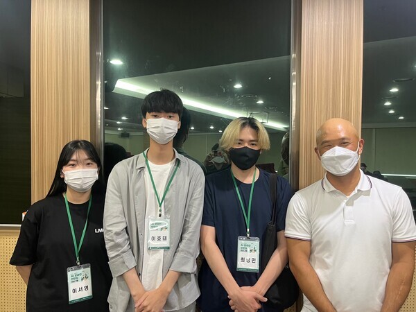 인천재능대 인공지능특별반 JAIBC 학생들이 ‘2022 Full Stack Internship’에 참여하고 기념촬영을 하고 있다. 사진=인천재능대 제공