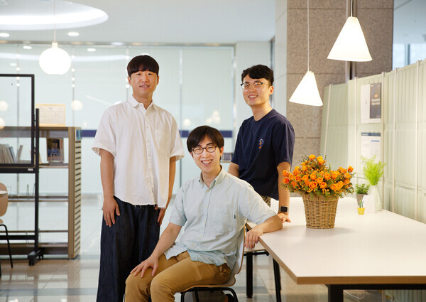왼쪽부터 김재성 연구원, 권상진 교수, 윤석호 연구원.