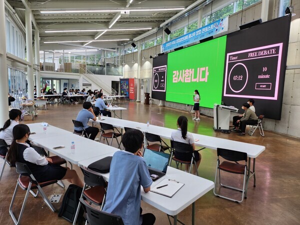 한남대가 지난 31일 고교생을 대상으로 연 ‘2022 HSU(hannam start up) 꿈나무 창업 경진대회' 장면. 사진=한남대 제공