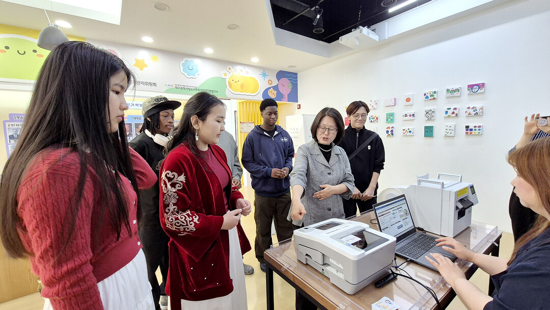 외국인 유학생, 대한민국 민주주의 직...