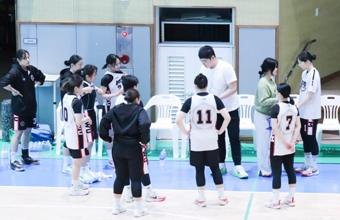 광주여대 농구부, 울산대 107-70...