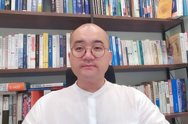 따뜻한 숨 심리상담연구소 강윤학 소장...